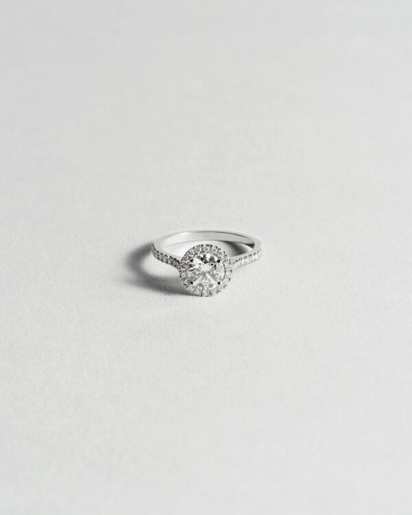 Classic Halo Round Diamond Ring Pavé