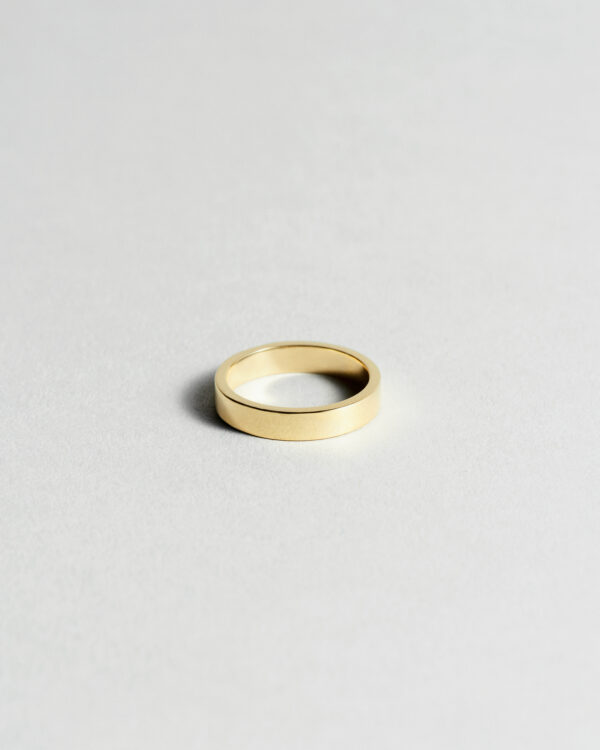 Flat Gold Band 4 mm